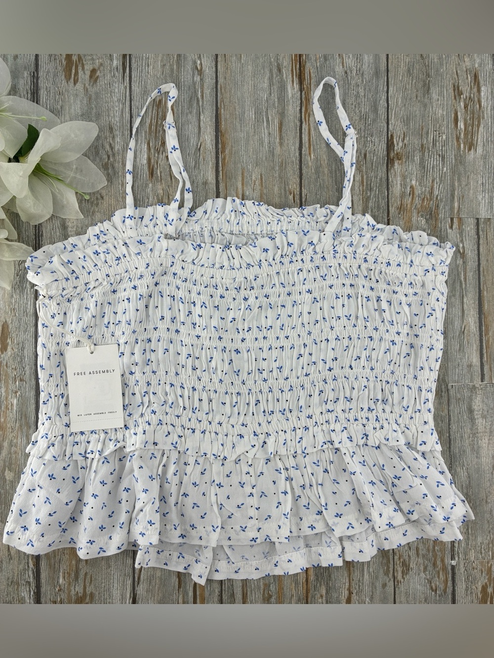 Women's Smocked Top With Peplum Hem Tank Top Size L - Picture 4 of 10